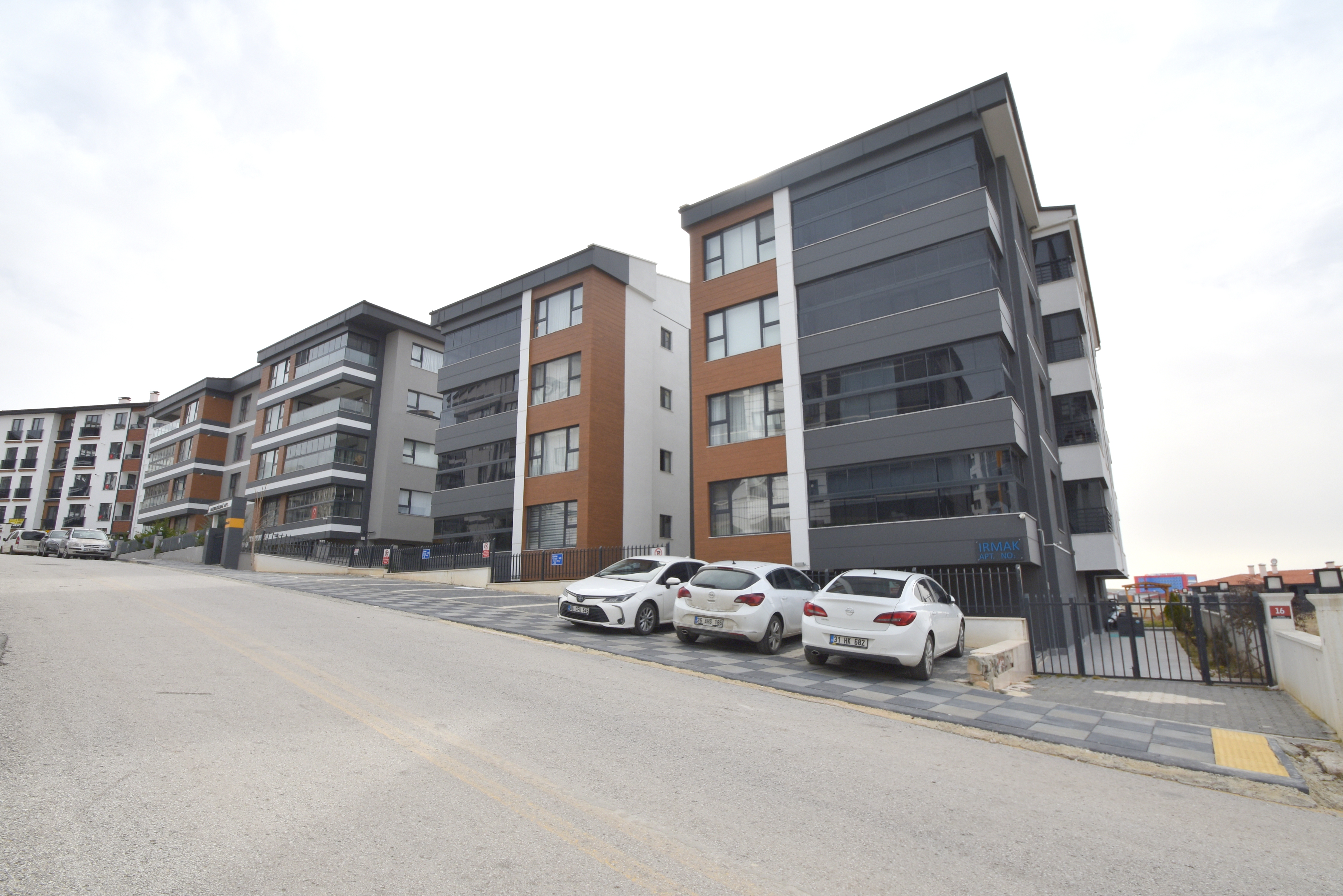 Gölbaşı Devlet Hastanesi ve Üniversite Yakını Geniş 1+1+Kiler + Depo