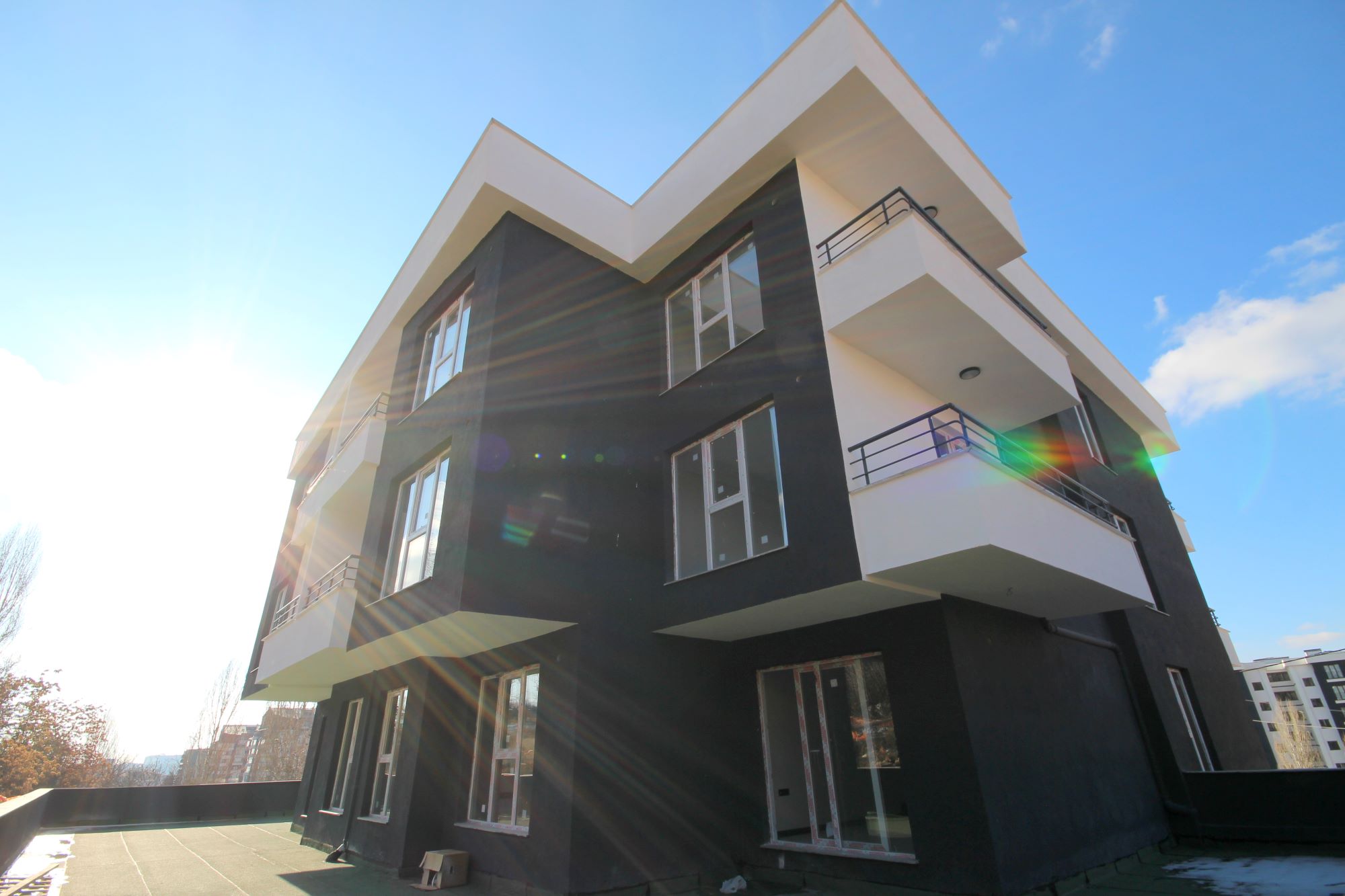 Dikmen Cad. Yakını 20m² Teraslı Sıfır 1+1